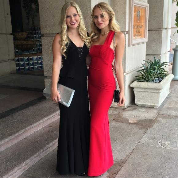 RED BCBG gown - Picture 2 of 3